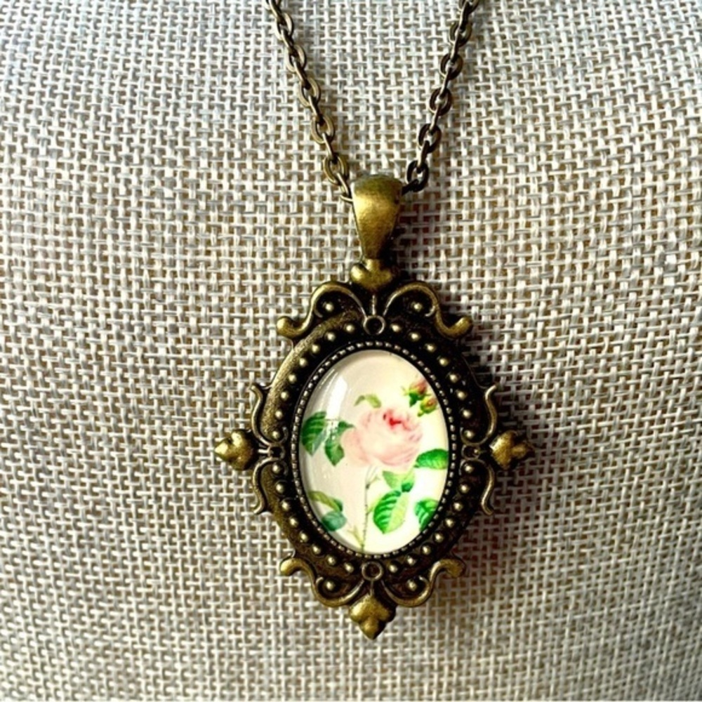 Victorian Style Peony Print Necklace, NWT